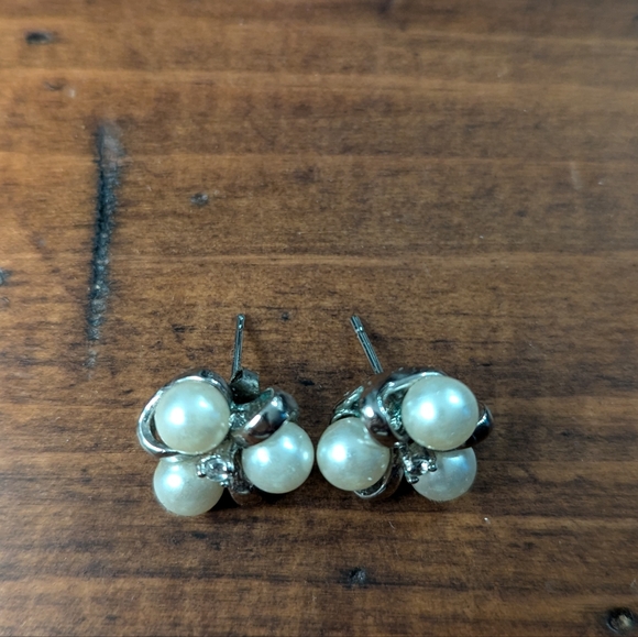 Pearl and Zircon Silver Earrings - Picture 4 of 5